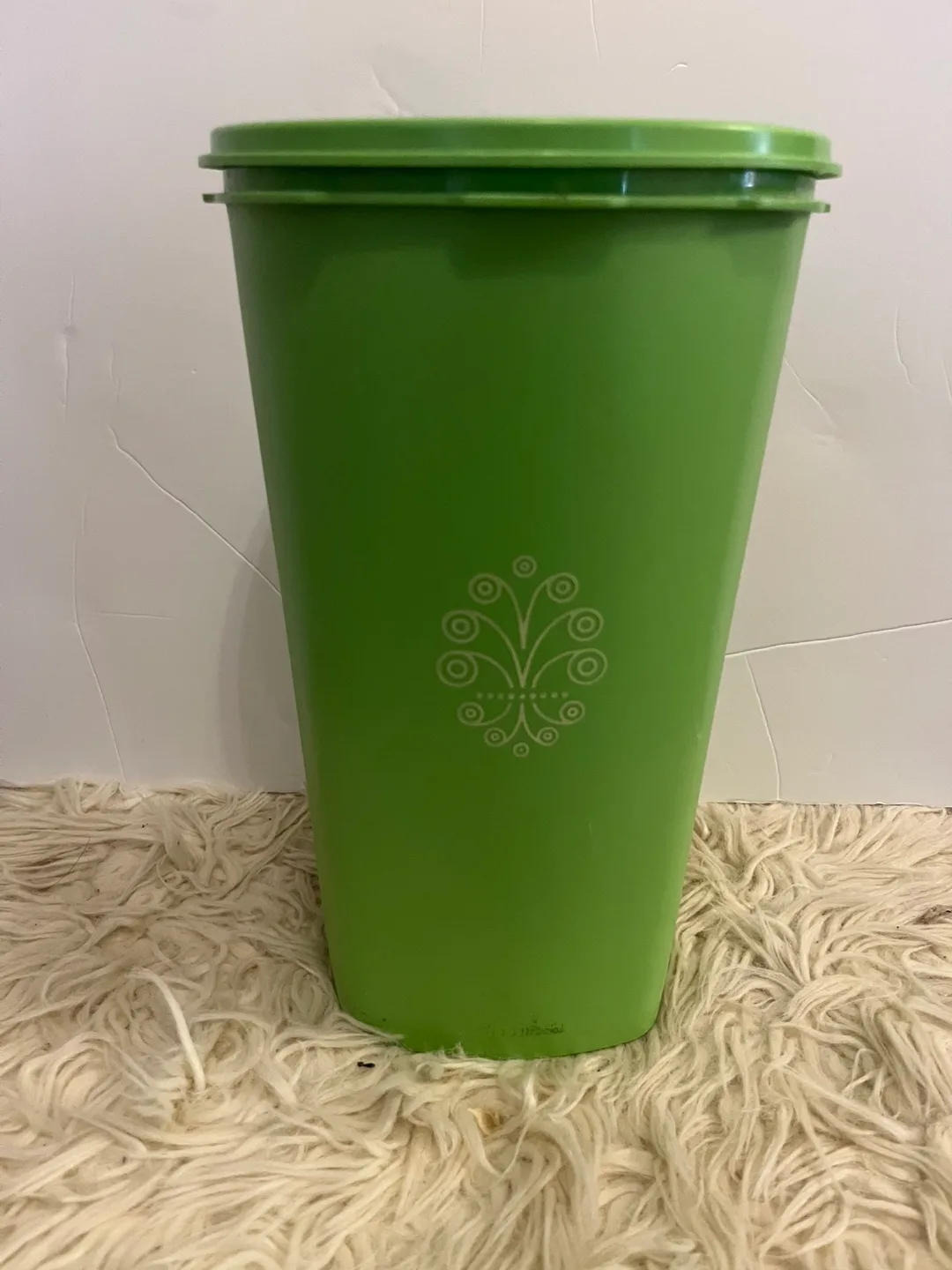 Vintage Tupperware Green Plastic Container with Lid thumbnail