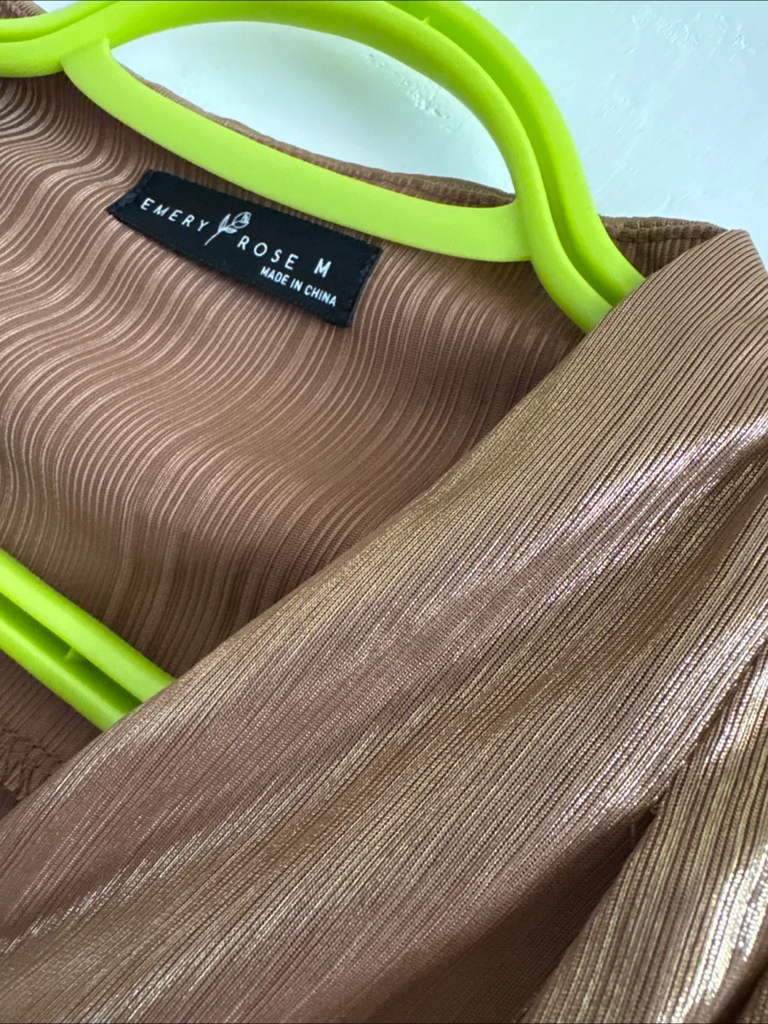 🇨🇦Emery Rose Gold Blouse - Size M image indicator(3)