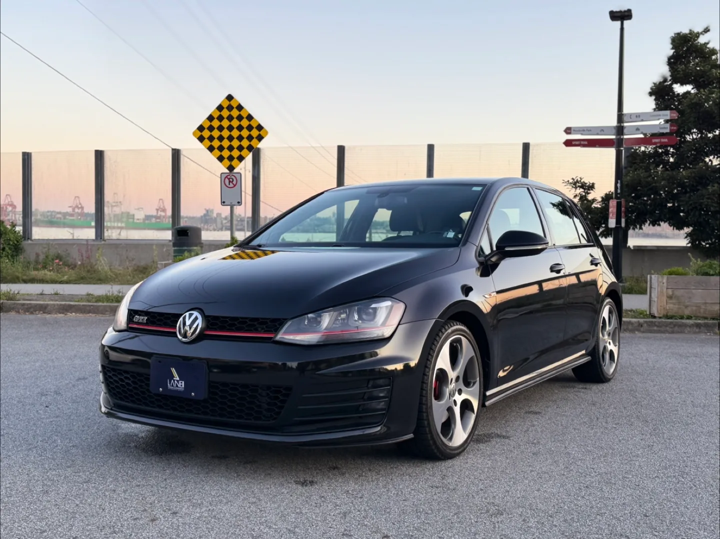 2015 Volkswagen Golf GTI Autobahn Edition thumbnail