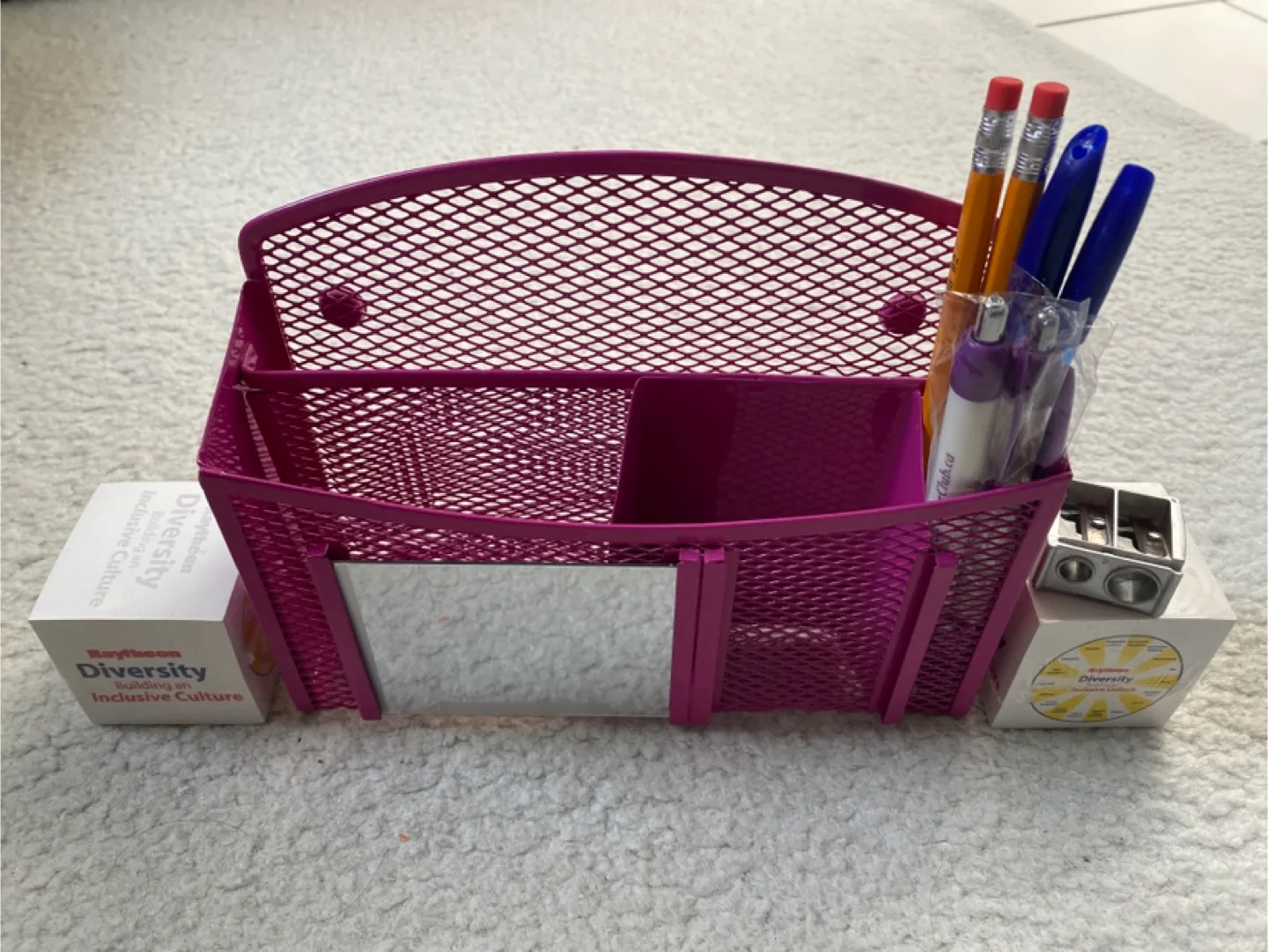 Pink Mesh Desk Organizer 🇨🇦 thumbnail