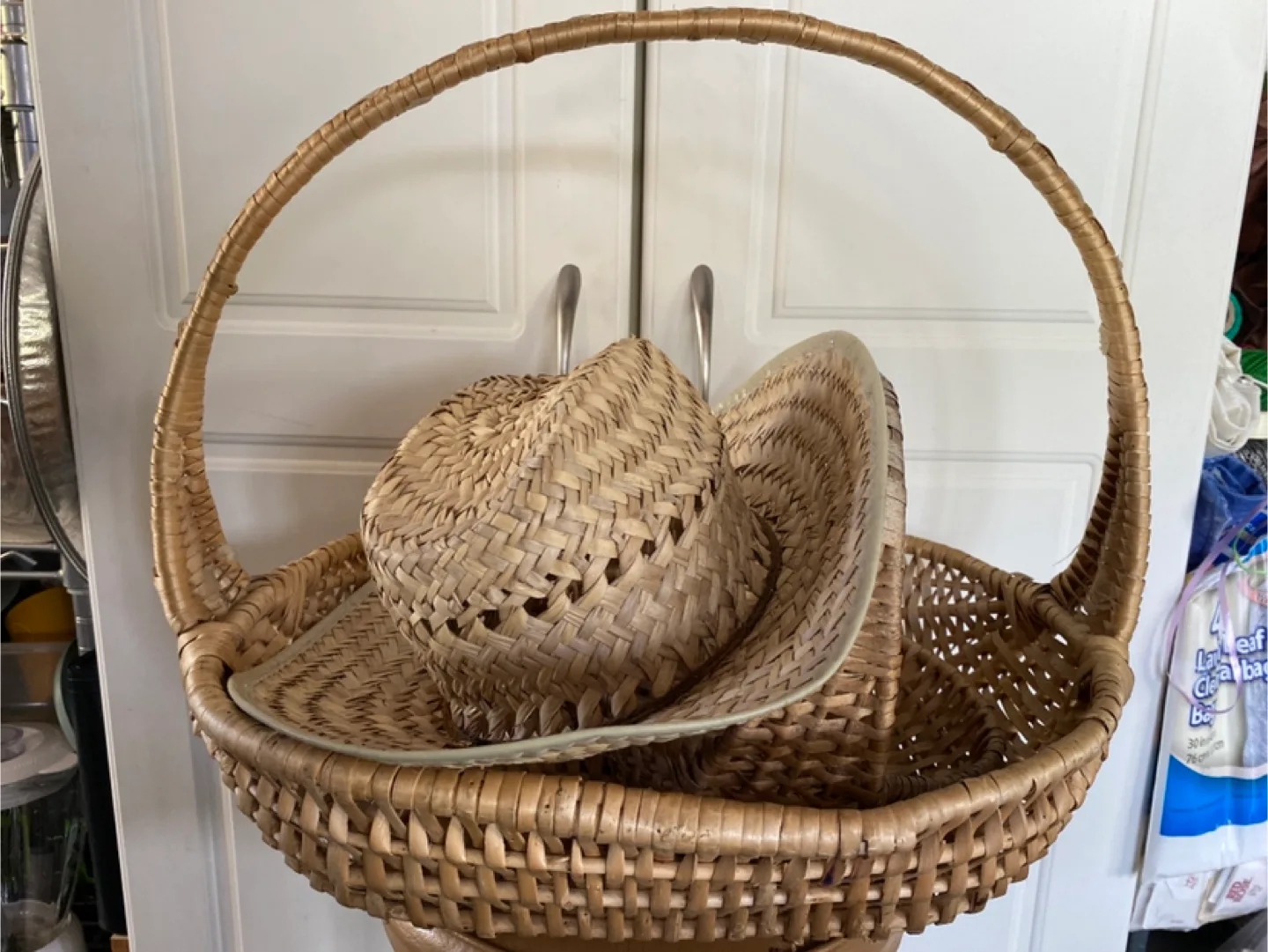 🇨🇦 Woven Straw Cowboy Hat & Basket Set thumbnail