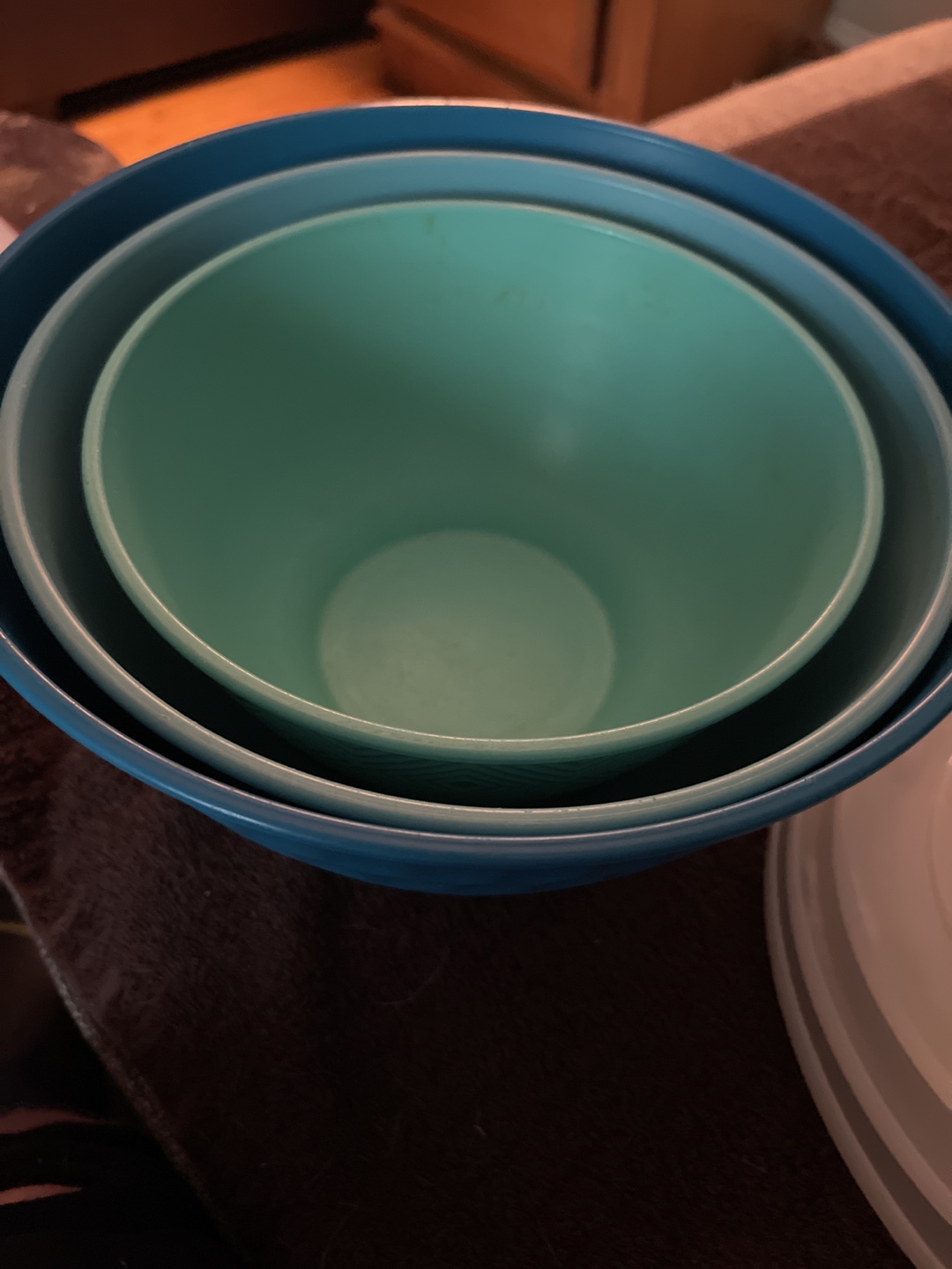 Set of 3 mixing bowls with lids
