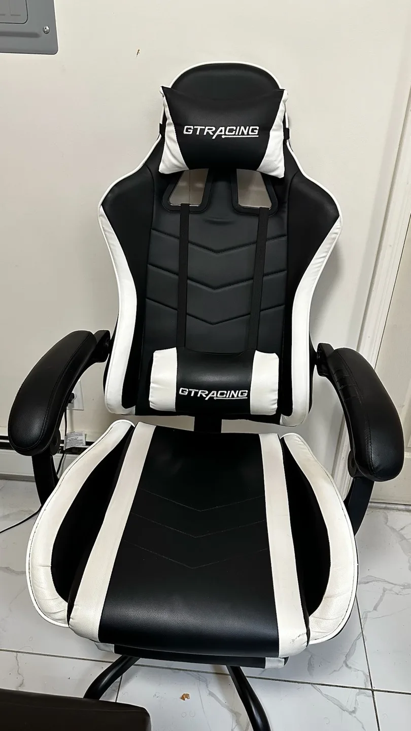 GTRACING Black and White Gaming Chair thumbnail