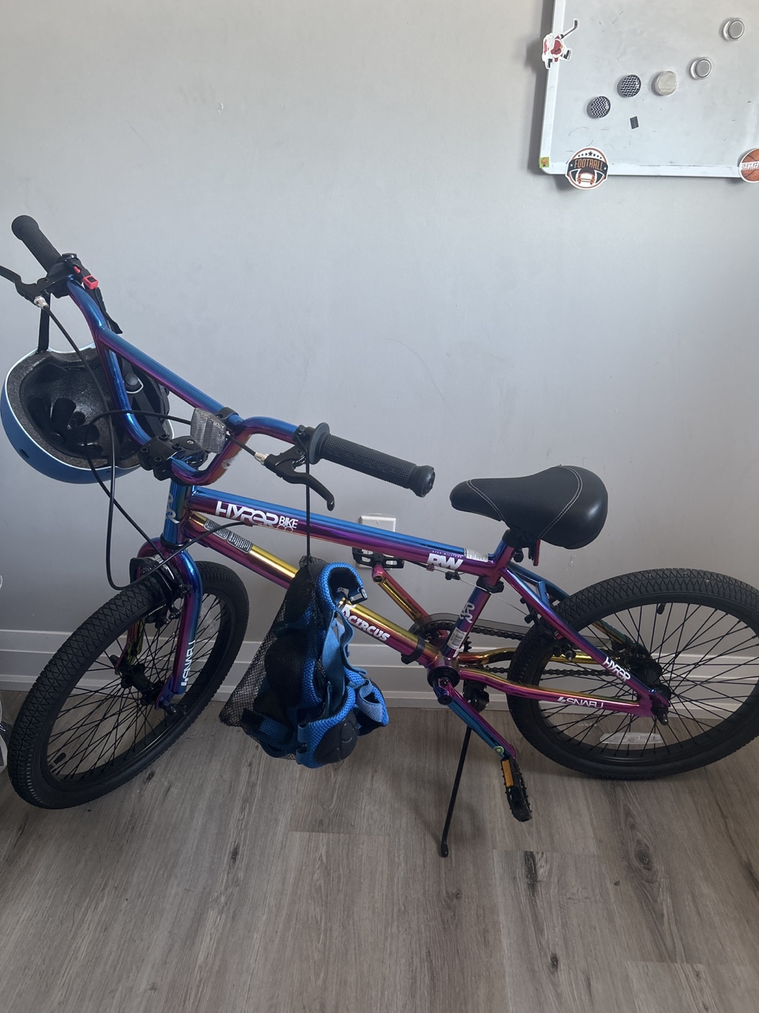 Hyper 20" Illusion BMX Bike with Helmet & Pads - photo 3