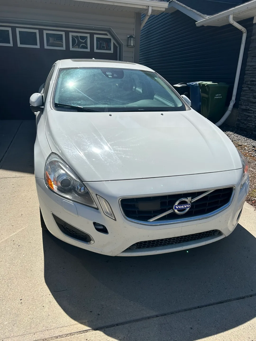White Volvo T6 Sedan thumbnail