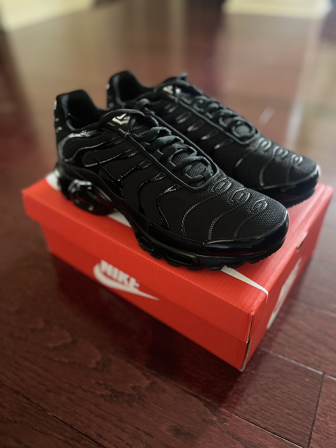 Brand new Nike airmax plus tn (9.5)