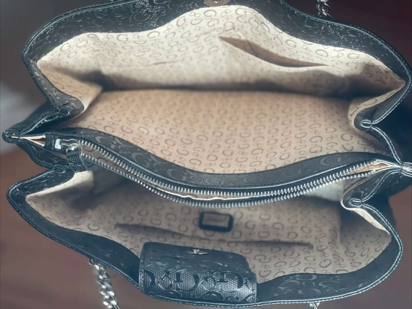 Guess Gabi Black Tote Bag image indicator(5)