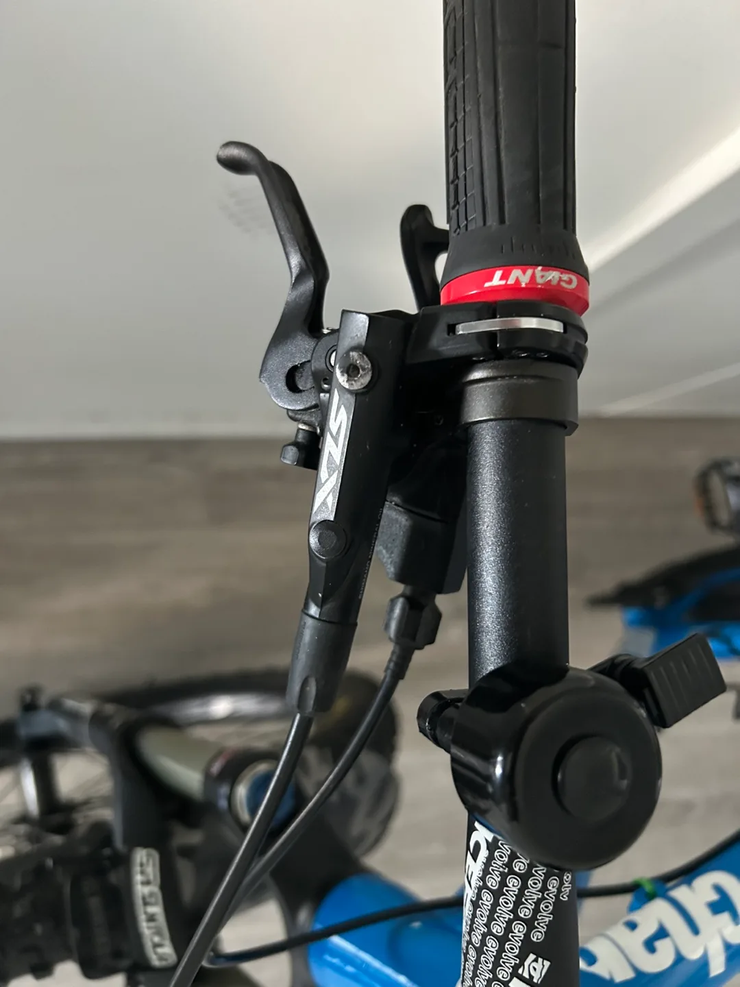 Hard Tail Blue Mountain Bike image indicator(6)