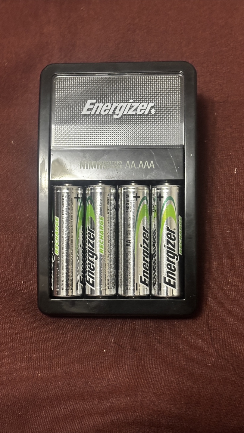 Energizer Battery Charger with 4 AA Batteries