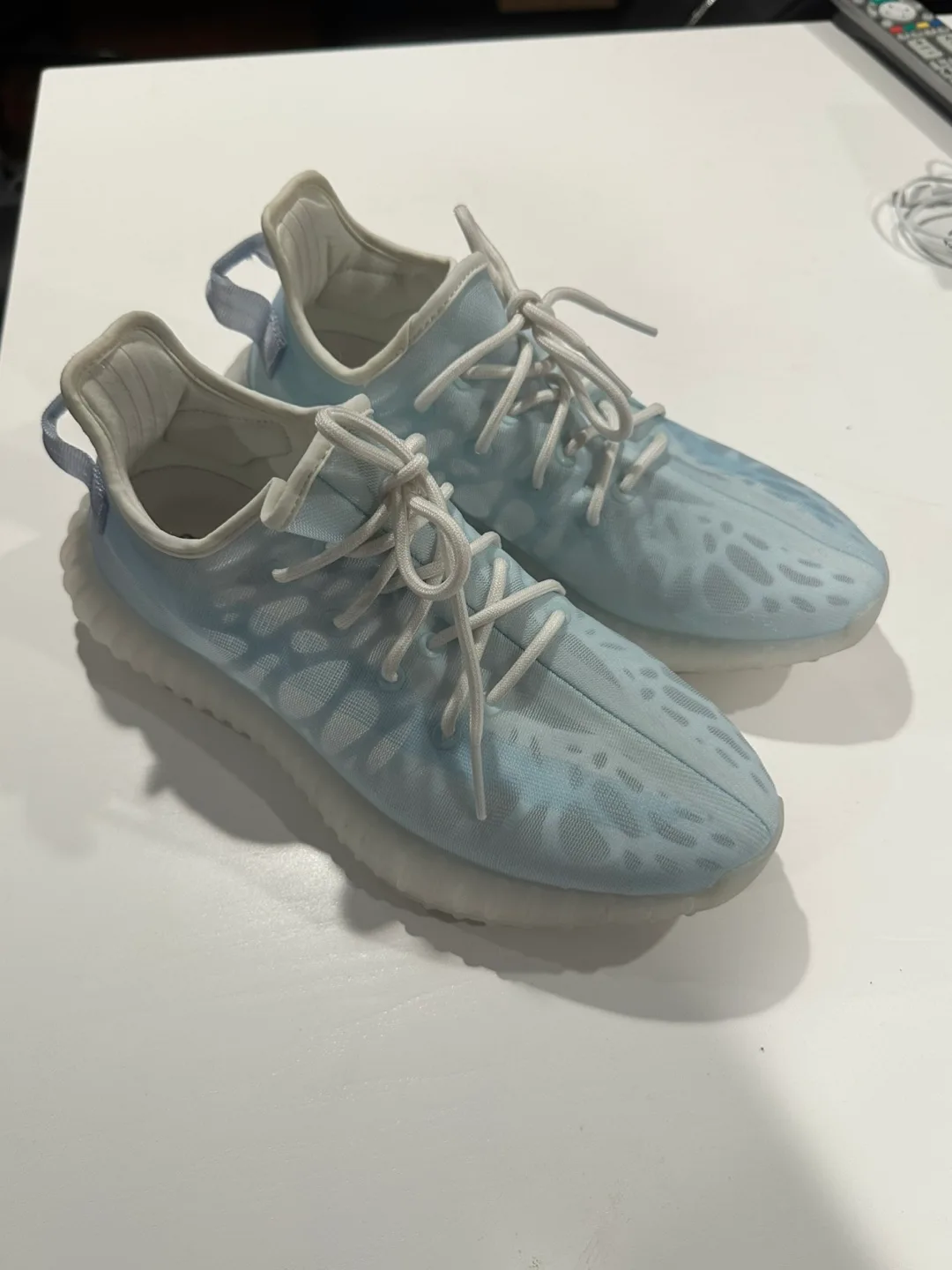 Adidas Yeezy Boost 350 V2 Mono Ice thumbnail