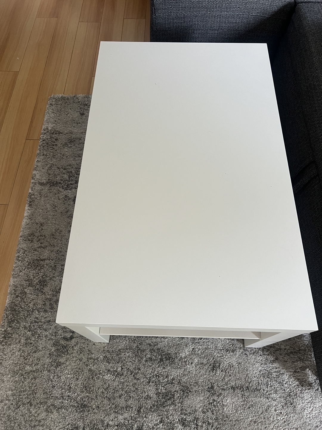 IKEA White Coffee Table with Rug - photo 2