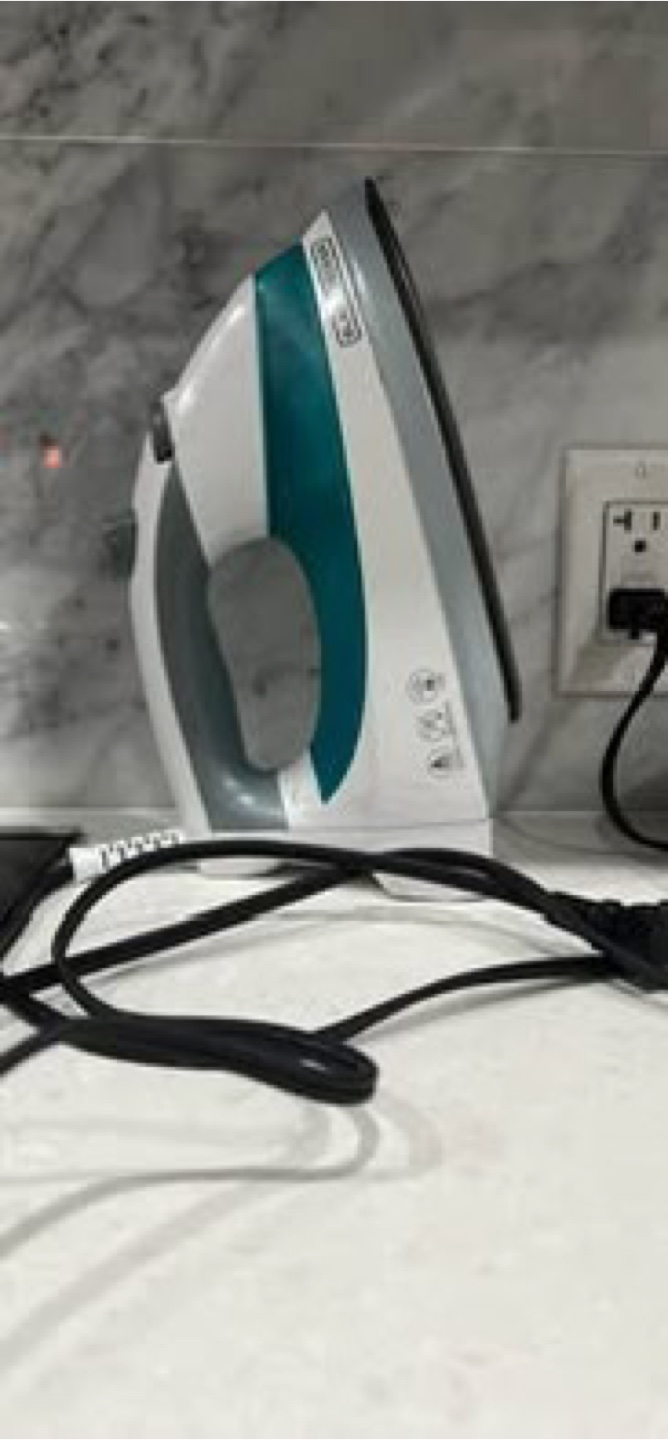 Black+Decker Steam Iron - photo 2