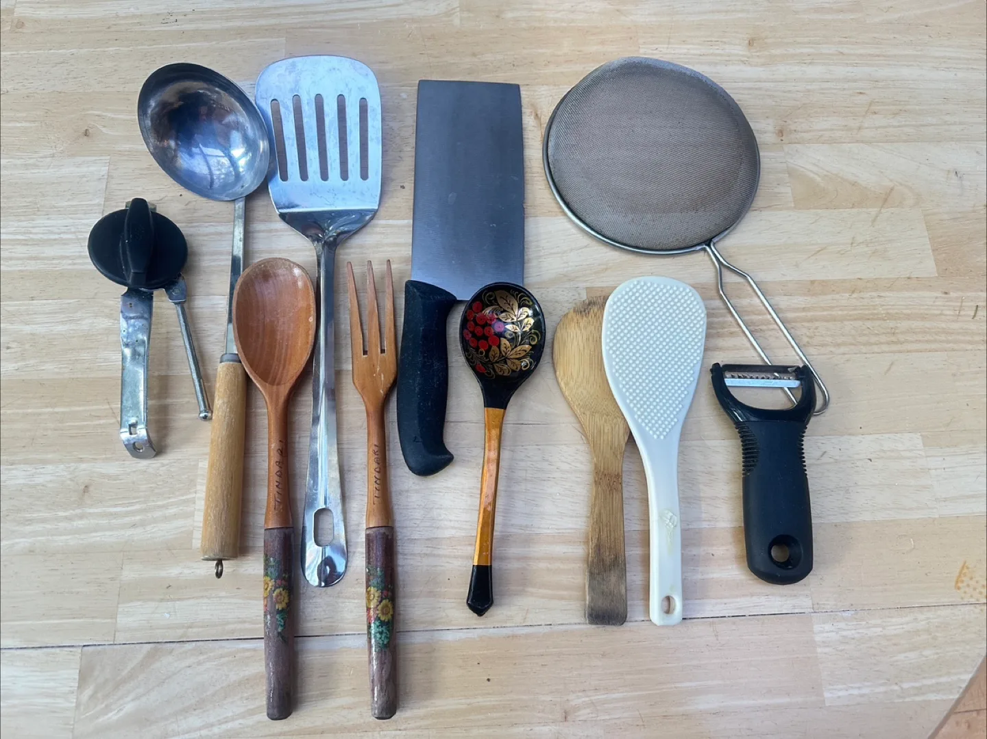Assorted Kitchen Utensils thumbnail