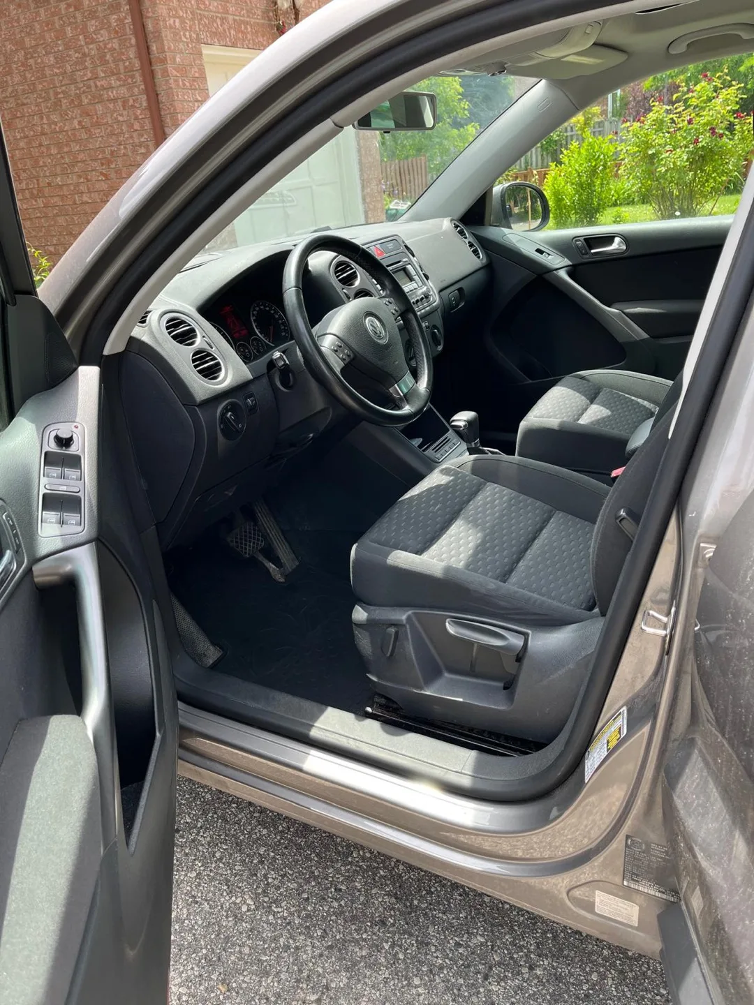 2009 Volkswagen Tiguan read below image indicator(5)