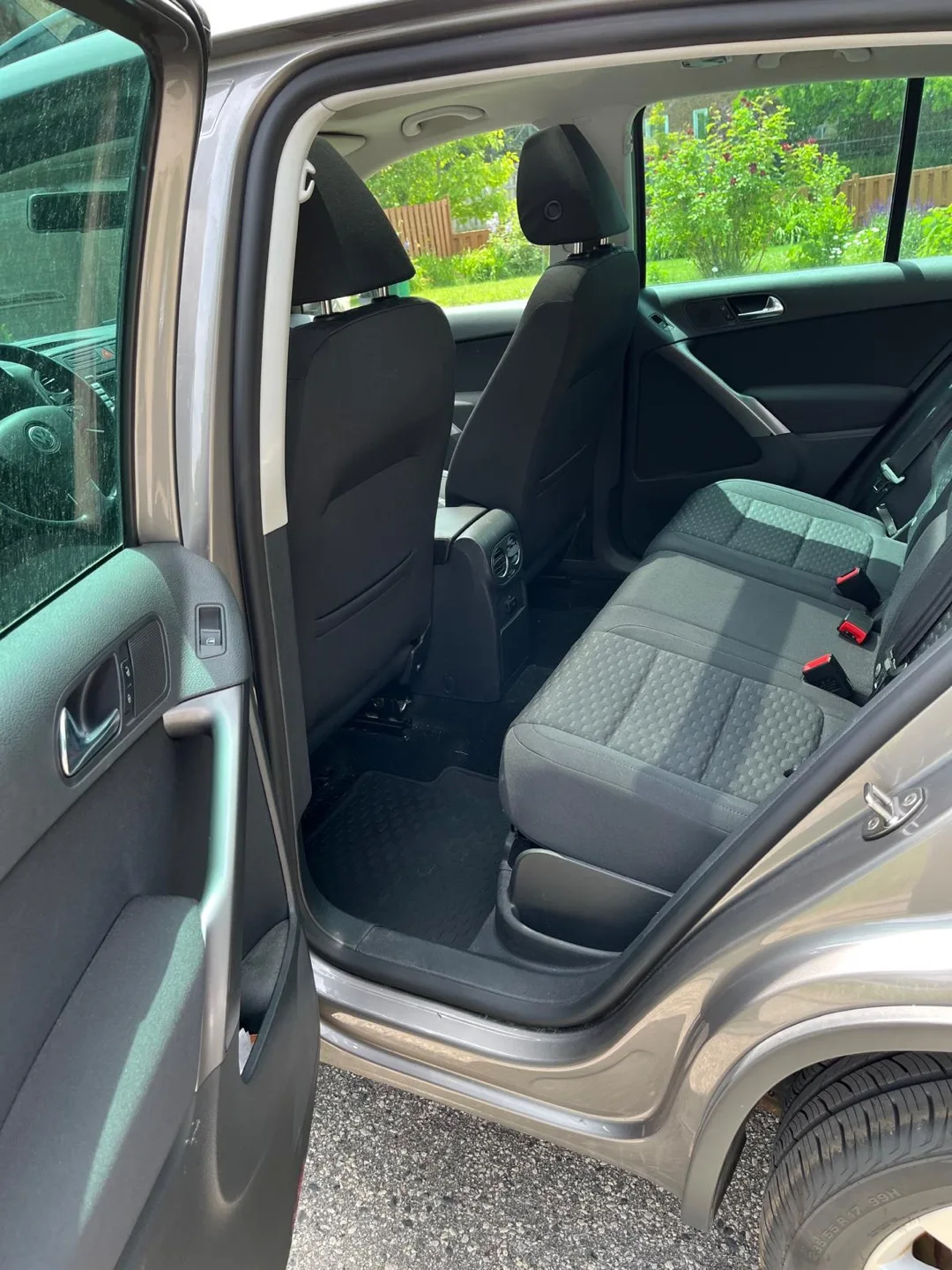 2009 Volkswagen Tiguan read below image indicator(6)