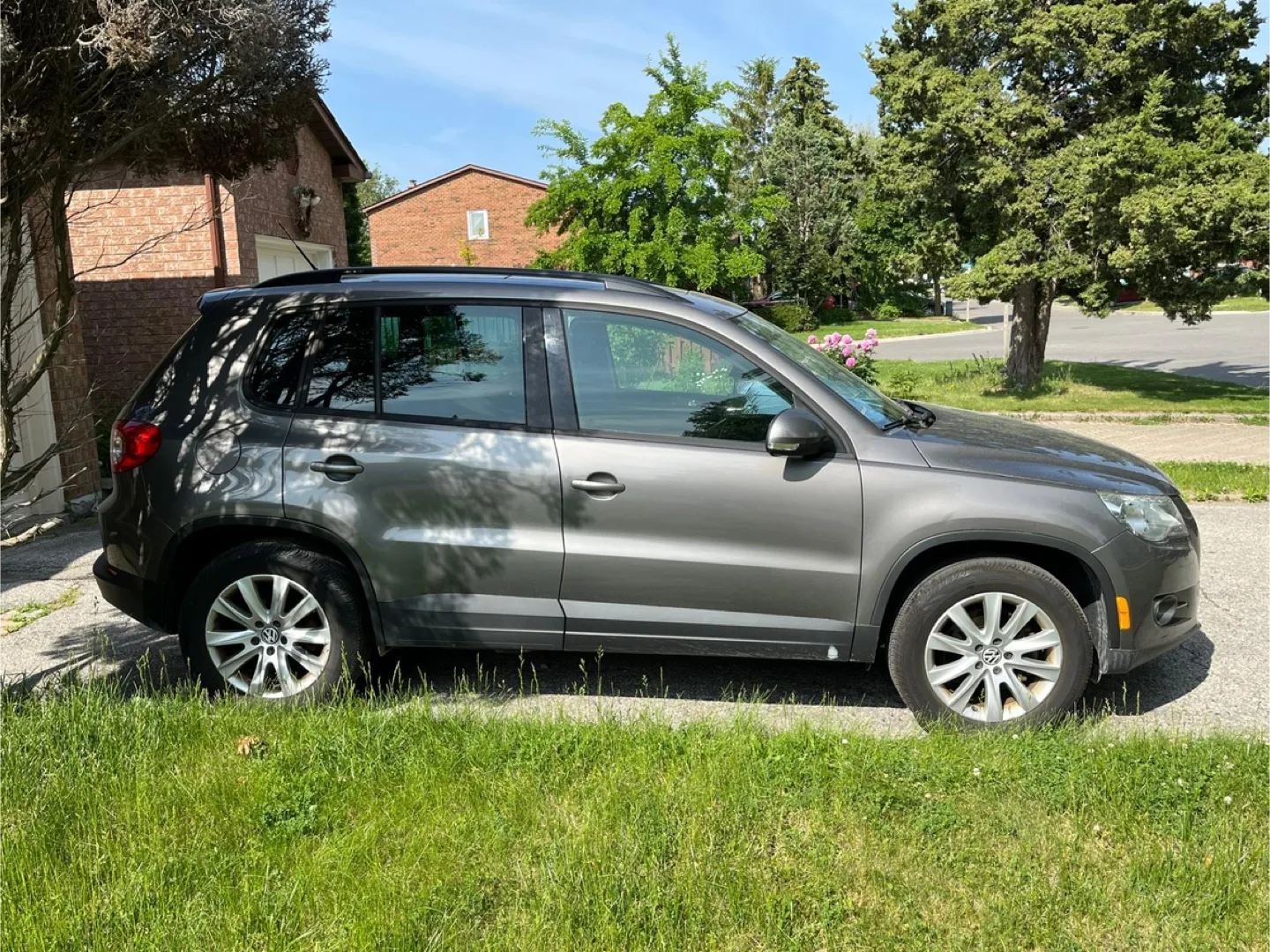 2009 Volkswagen Tiguan read below image indicator(10)