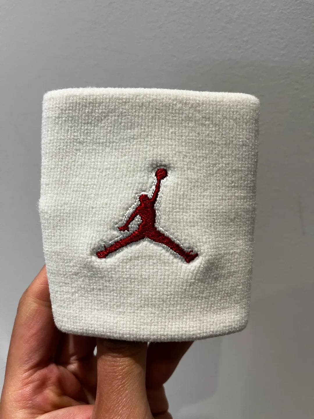 New Jordan Basketball Wristband image indicator(2)