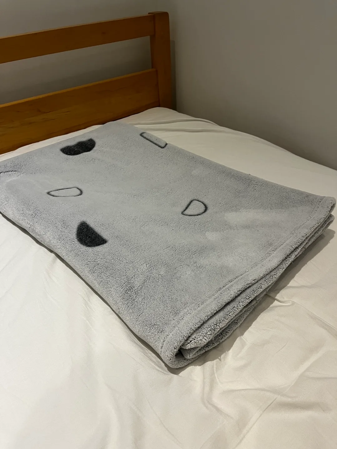 IKEA grey blanket / throw image indicator(2)