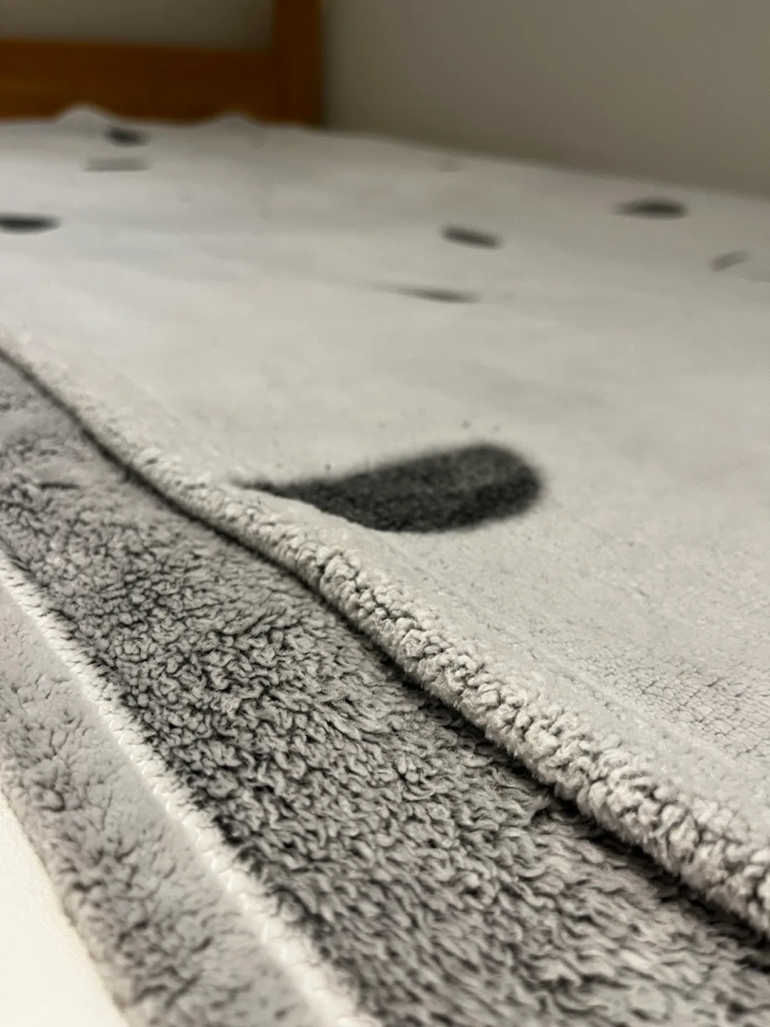 IKEA grey blanket / throw image indicator(4)