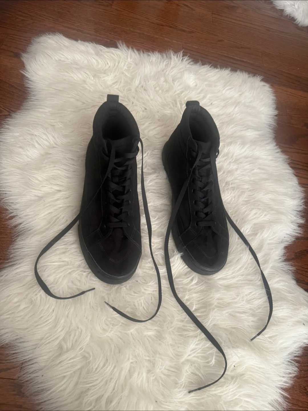 H&M Black High-Top Sneakers 🇨🇦 image indicator(2)