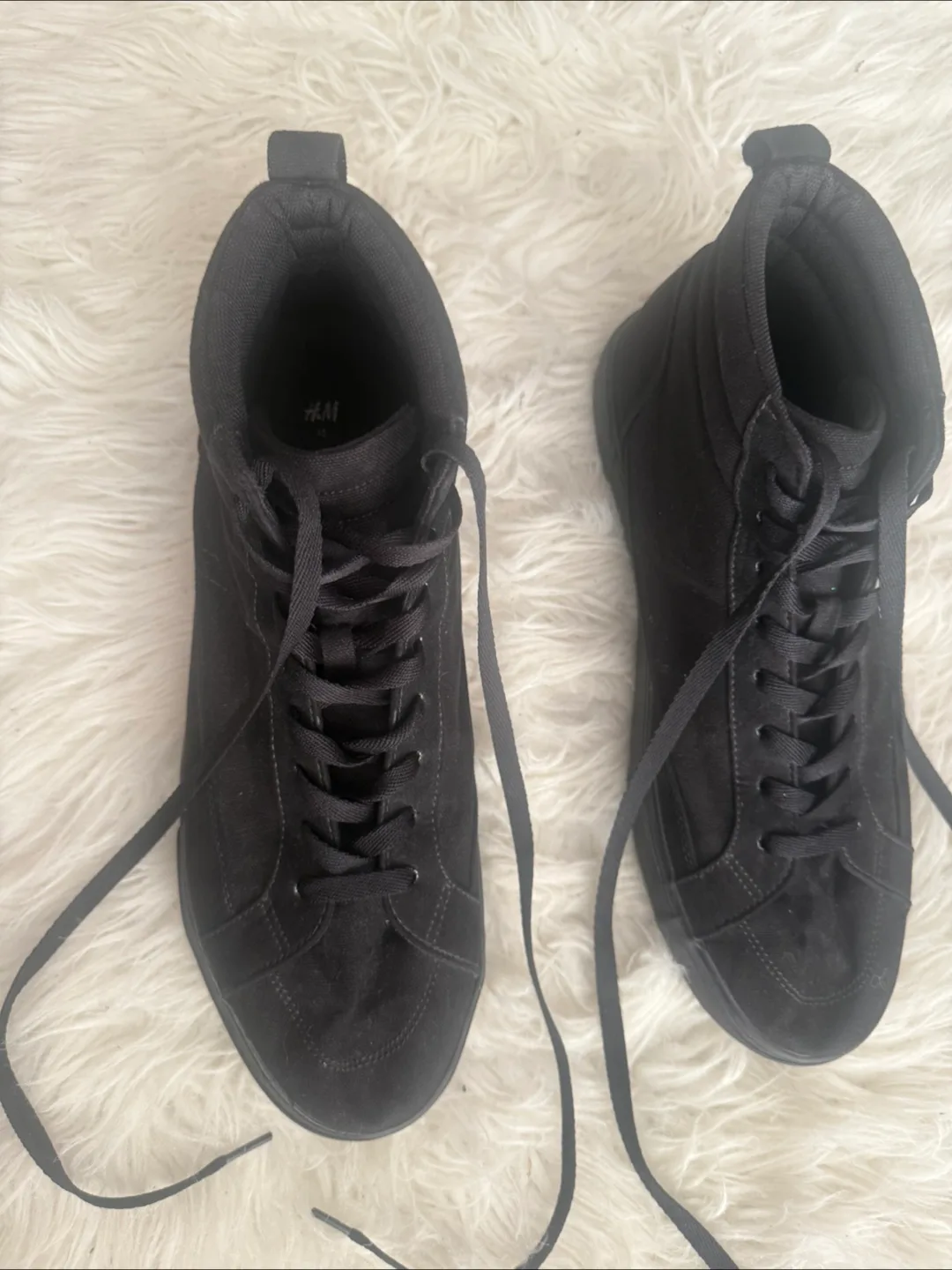 H&M Black High-Top Sneakers 🇨🇦 thumbnail