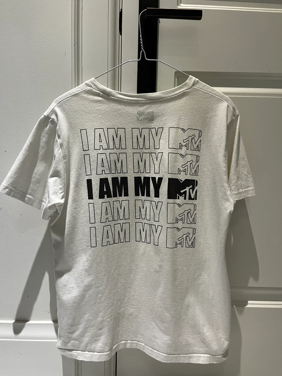 GU - MTV T shirt image indicator(2)