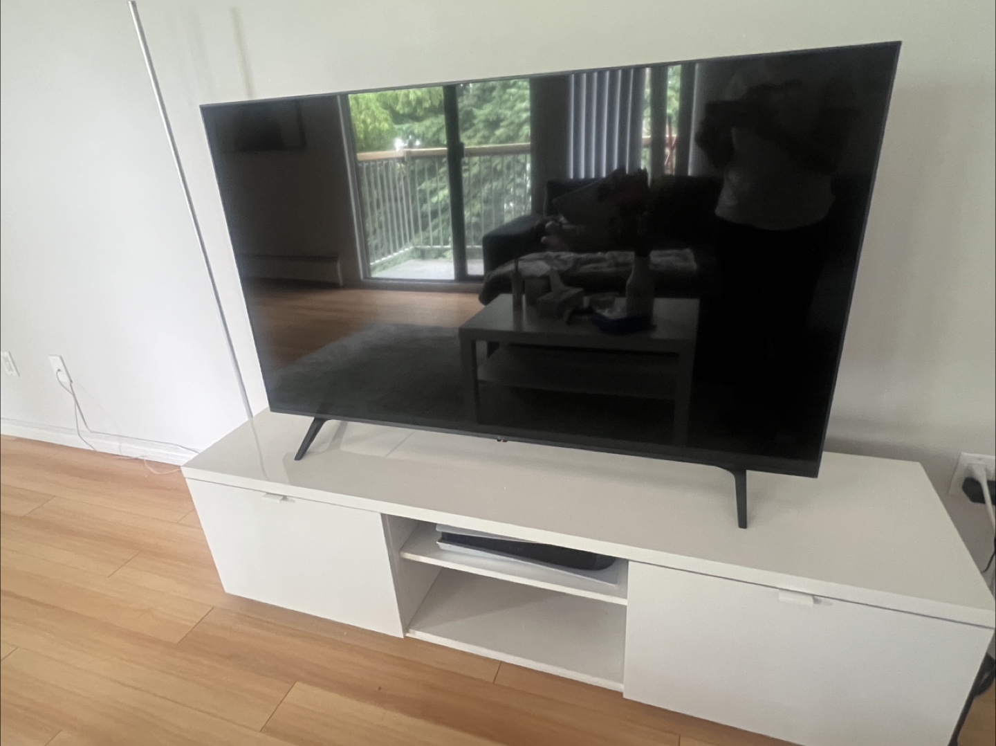 LG TV with IKEA TV stand - photo 3