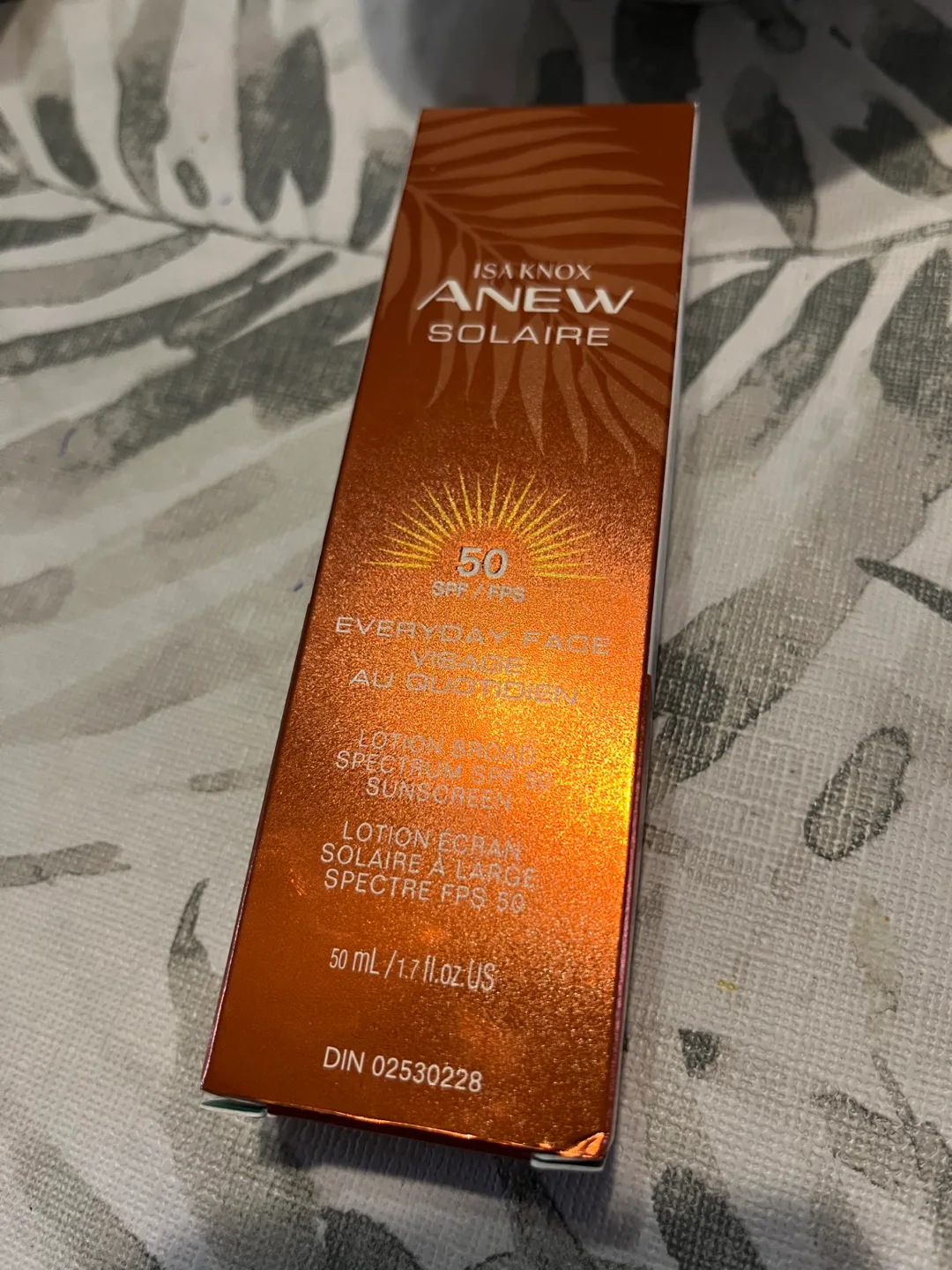Isaknox Anew Solaire Everyday Face Sunscreen SPF 50 thumbnail