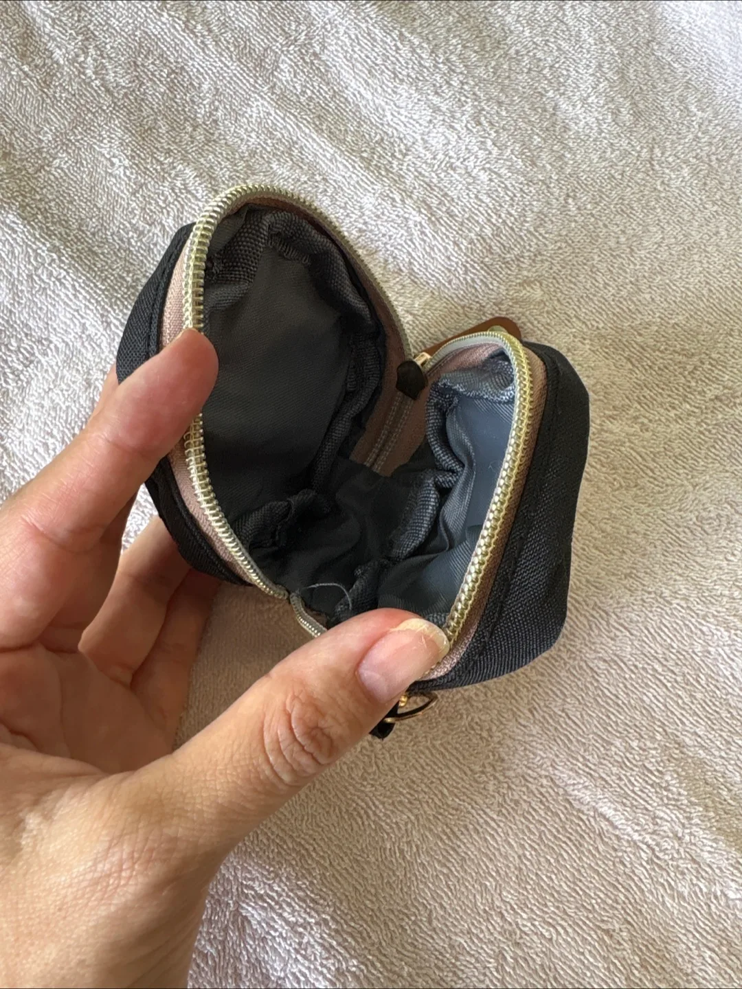 Black Quilted Coin Purse 🇨🇦 image indicator(2)