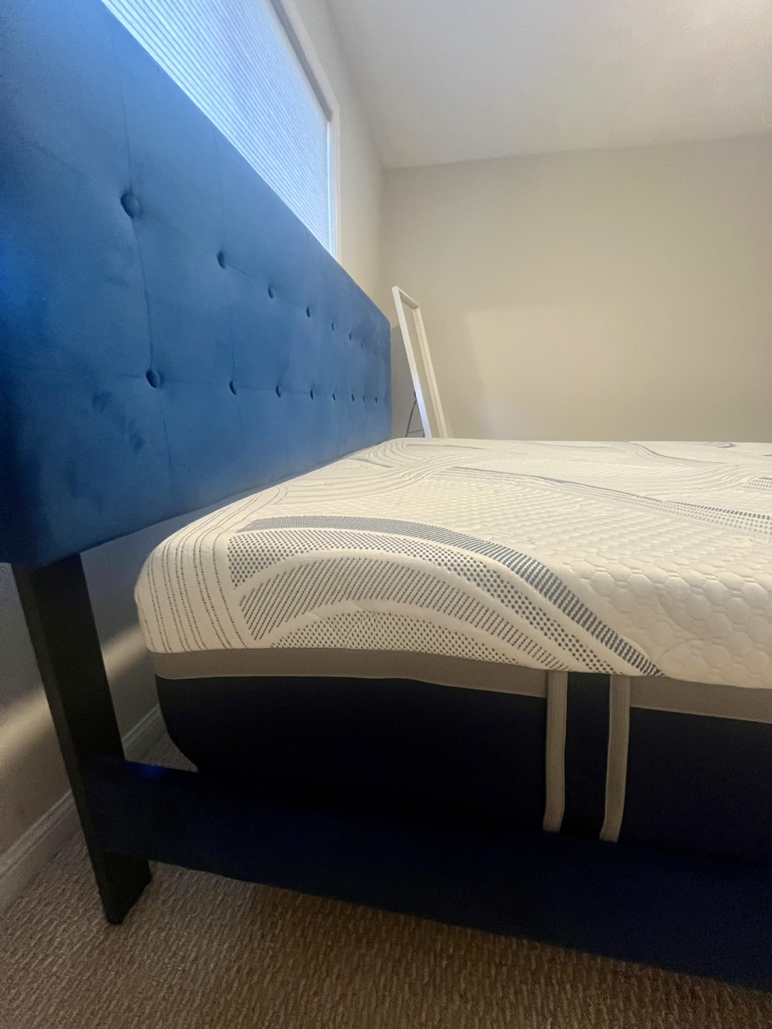 Novaform Mattress and bed frame - photo 3