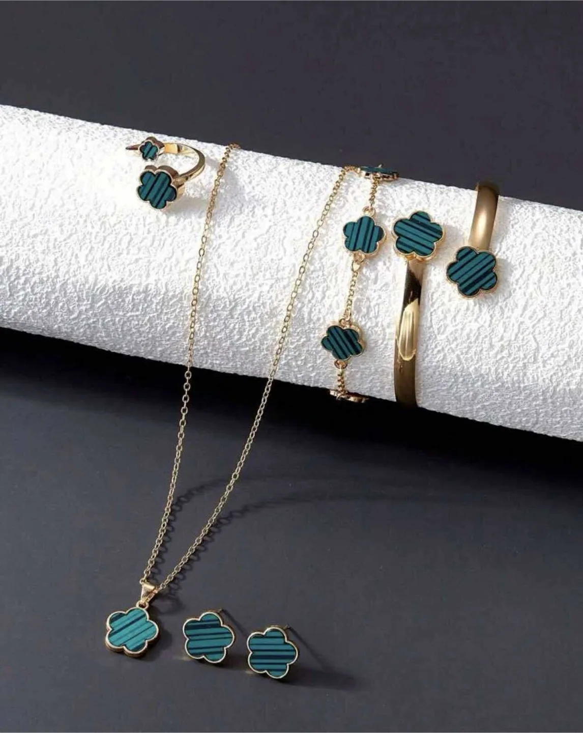 Flower Design Jewellery Set - Necklace, Ring, Earrings, Bracelet image indicator(2)