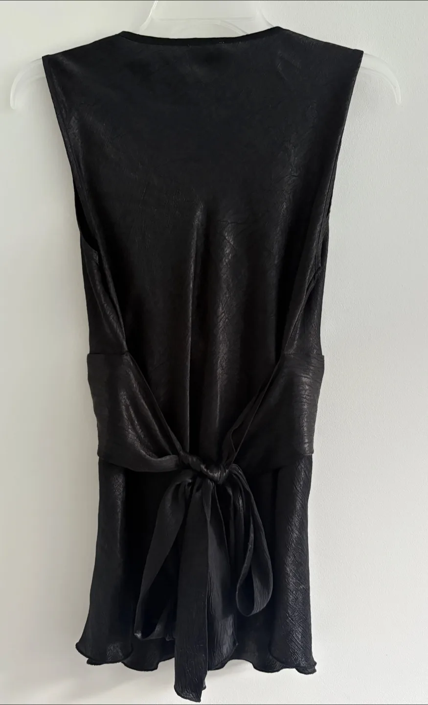 Gilmore Black Sleeveless Top - Size M image indicator(2)