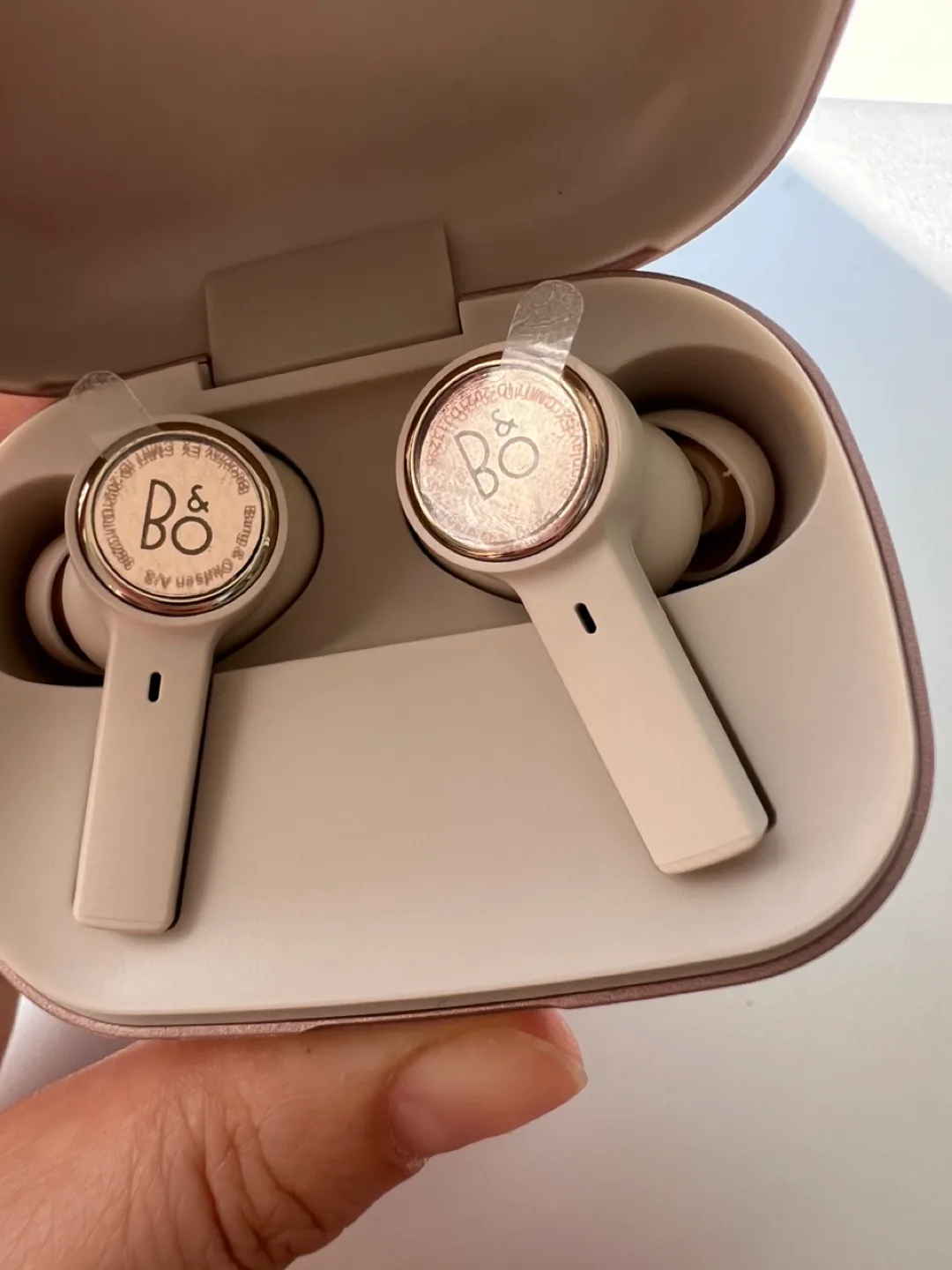 Like NEW Bang & Olufsen EX earphone Wireless + Bluetooth image indicator(3)