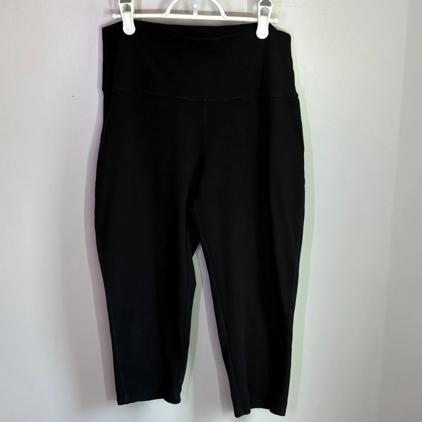 Thyme Maternity High Waisted Over the Bump Capri Leggings Size M thumbnail