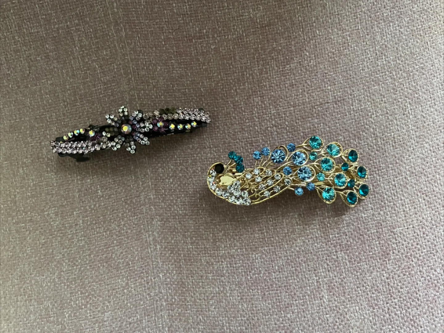 Set of 2 Rhinestone Hair Clips 🇨🇦🍁 thumbnail