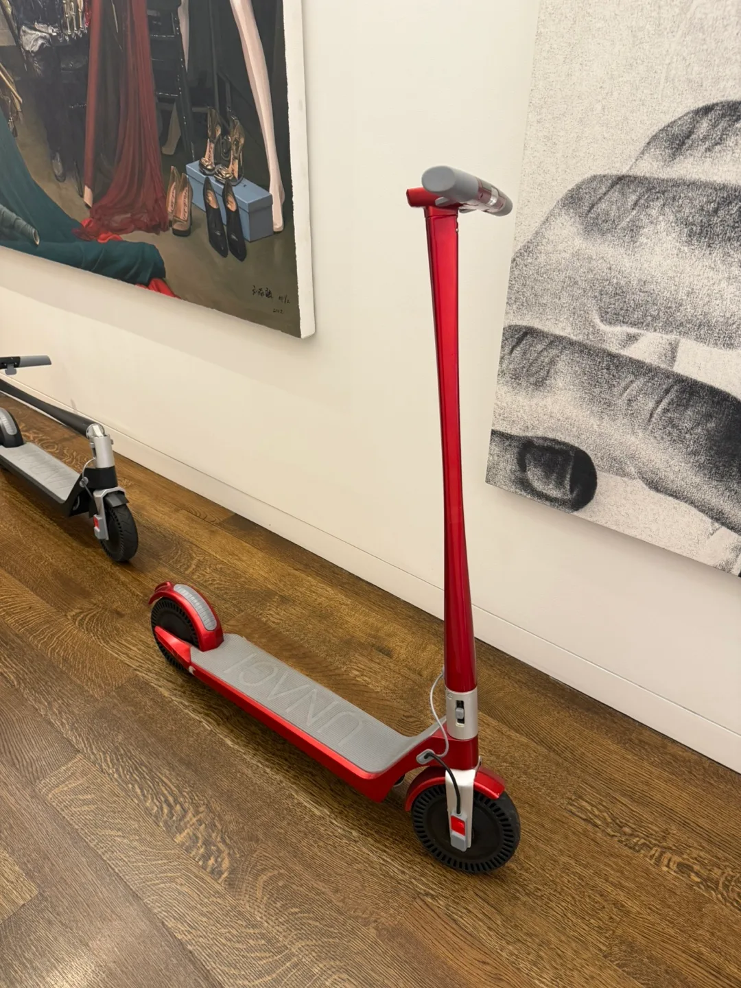 UNAGI Model One E500 Electric Scooter - Red image indicator(2)