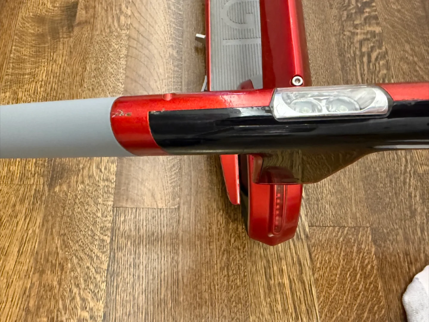 UNAGI Model One E500 Electric Scooter - Red image indicator(4)