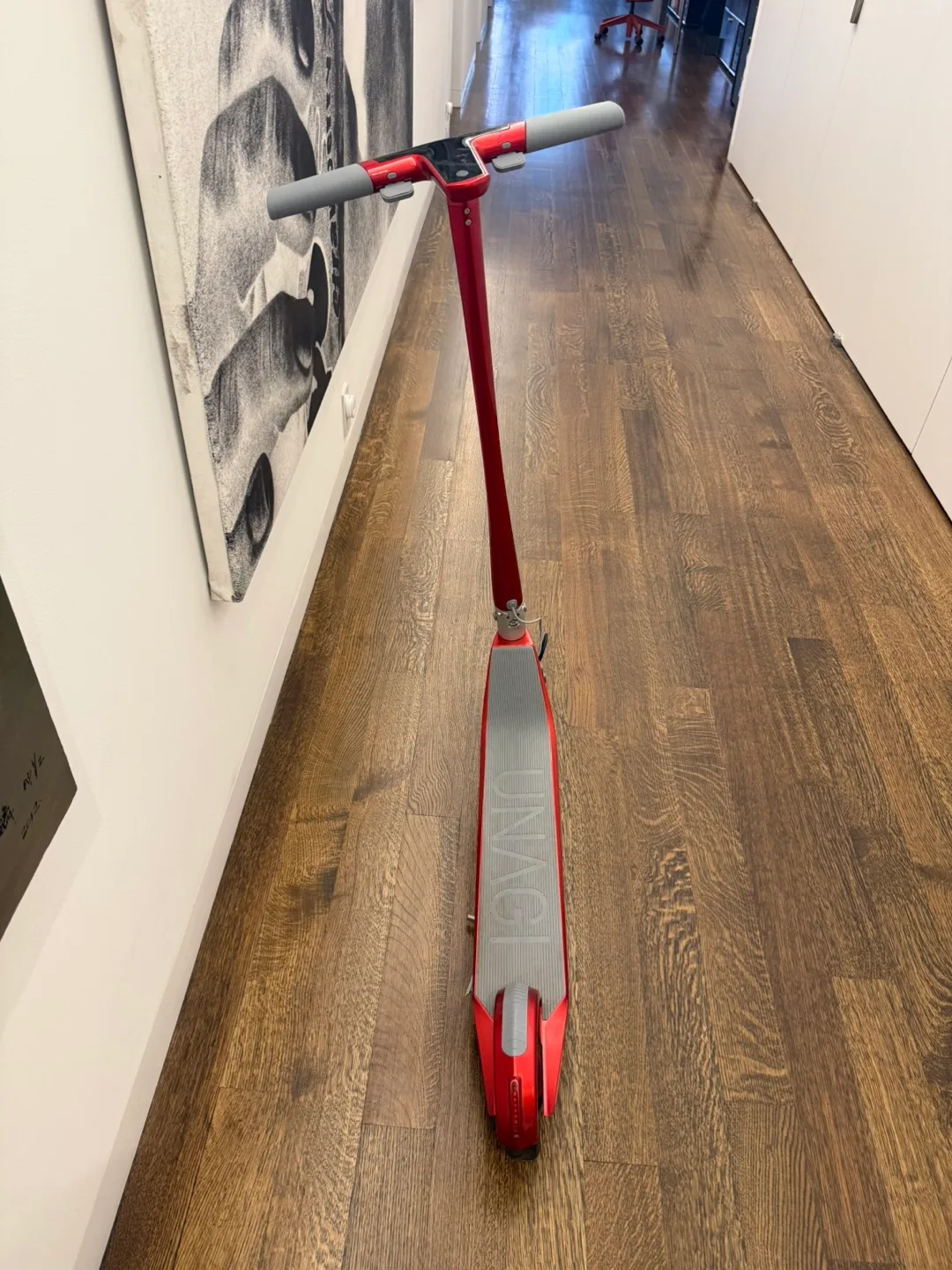 UNAGI Model One E500 Electric Scooter - Red image indicator(8)