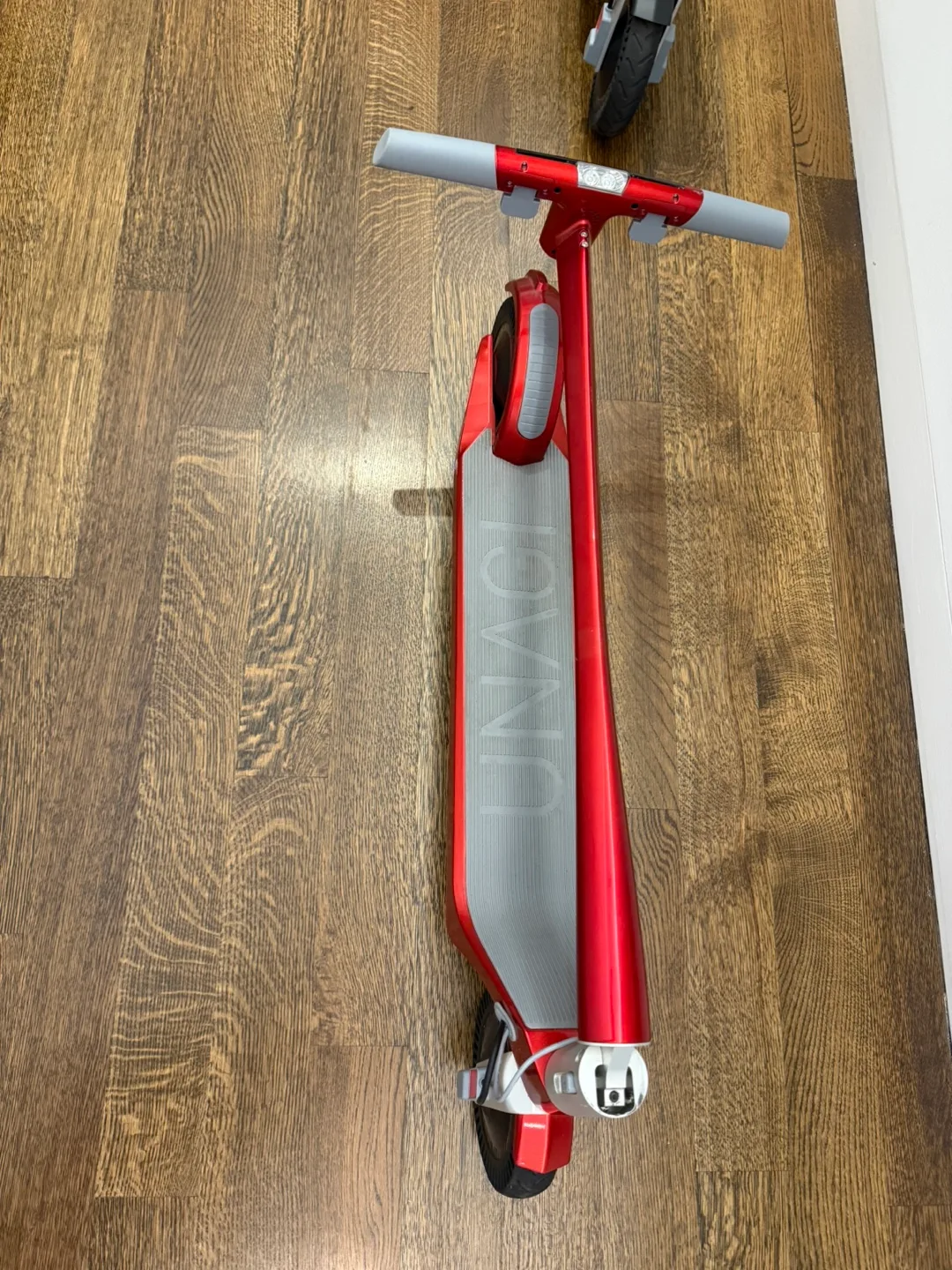UNAGI Model One E500 Electric Scooter - Red image indicator(7)