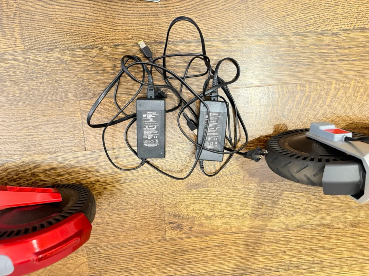 UNAGI Model One E500 Electric Scooter - Red image indicator(9)