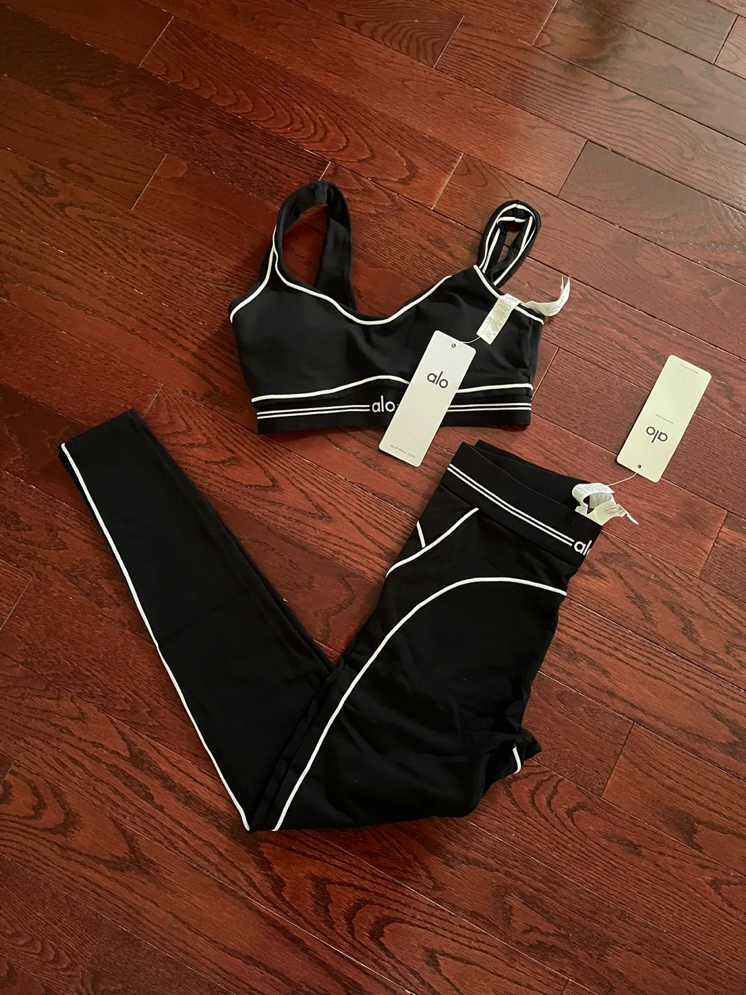 Brand new Alo yoga set thumbnail