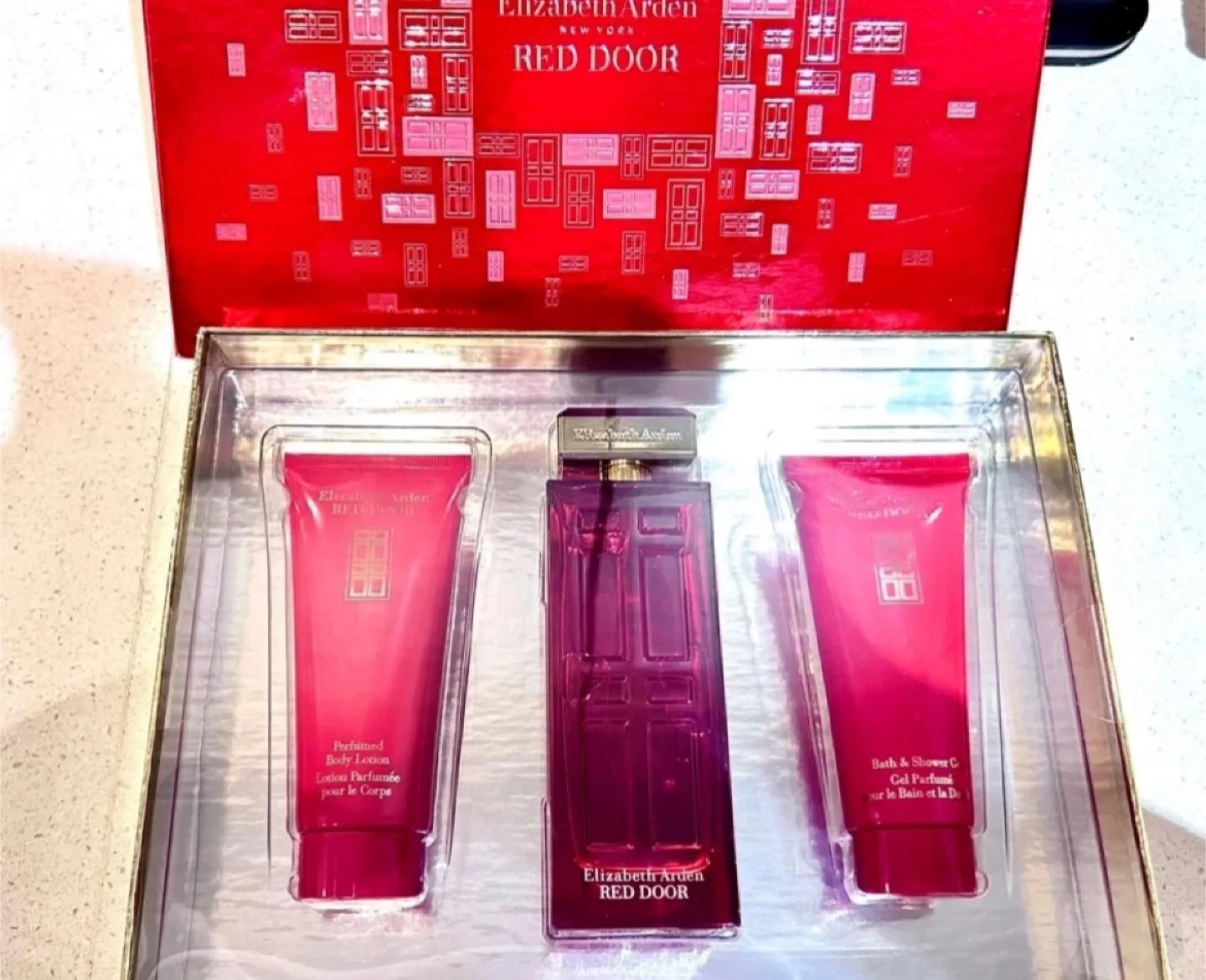 🍓REG $178 100ml 3 Piece Red Door Eau de Toilette Perfume Set thumbnail