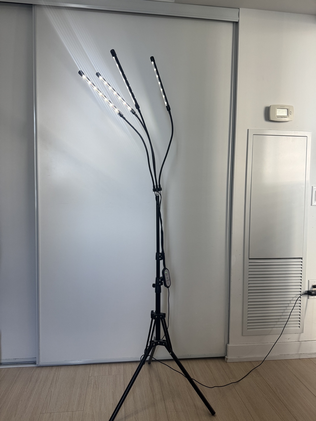 Adjustable LED Grow Light Stand – Full Spectrum, 4 Arms
