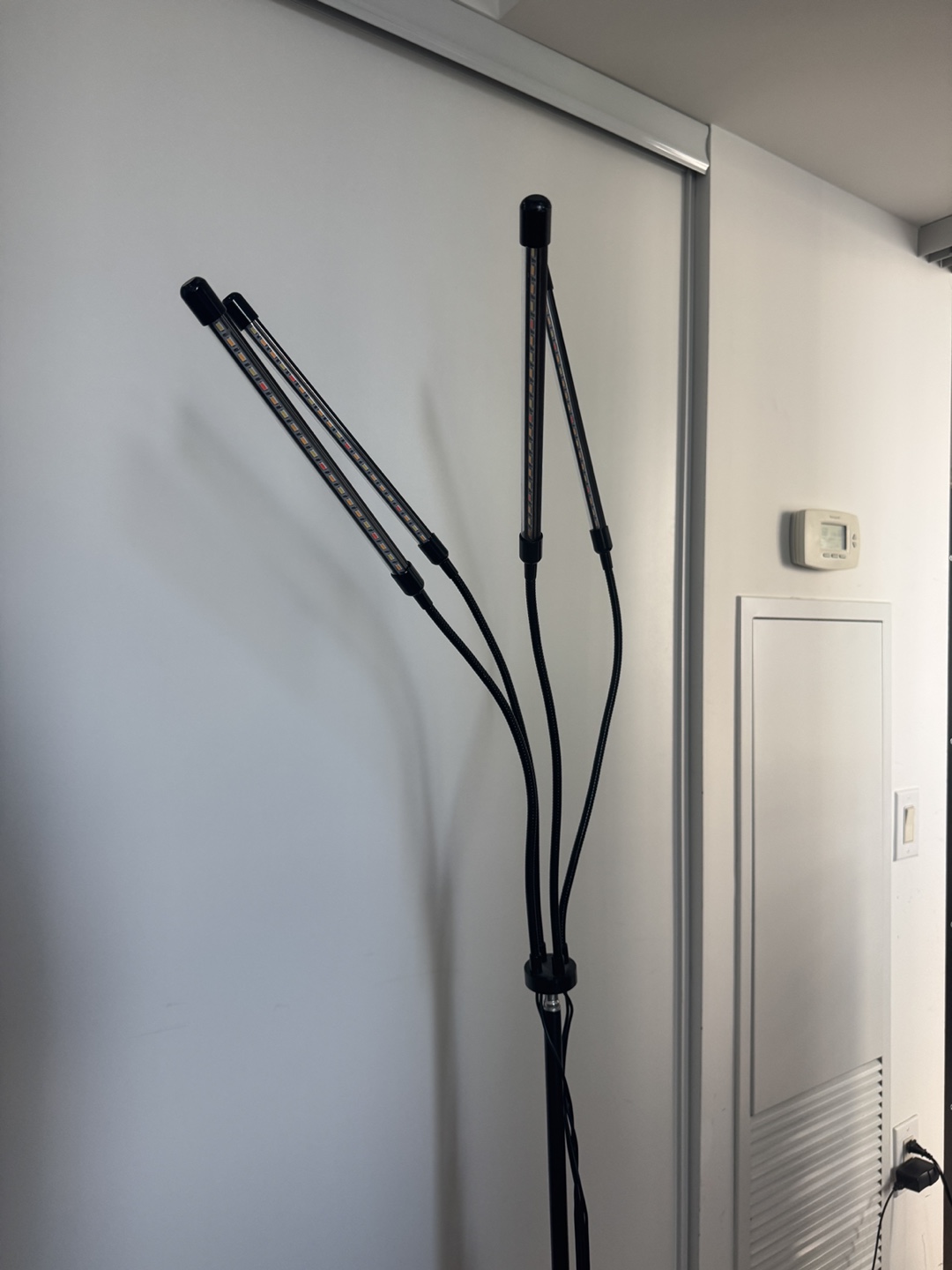 Adjustable LED Grow Light Stand – Full Spectrum, 4 Arms - photo 2