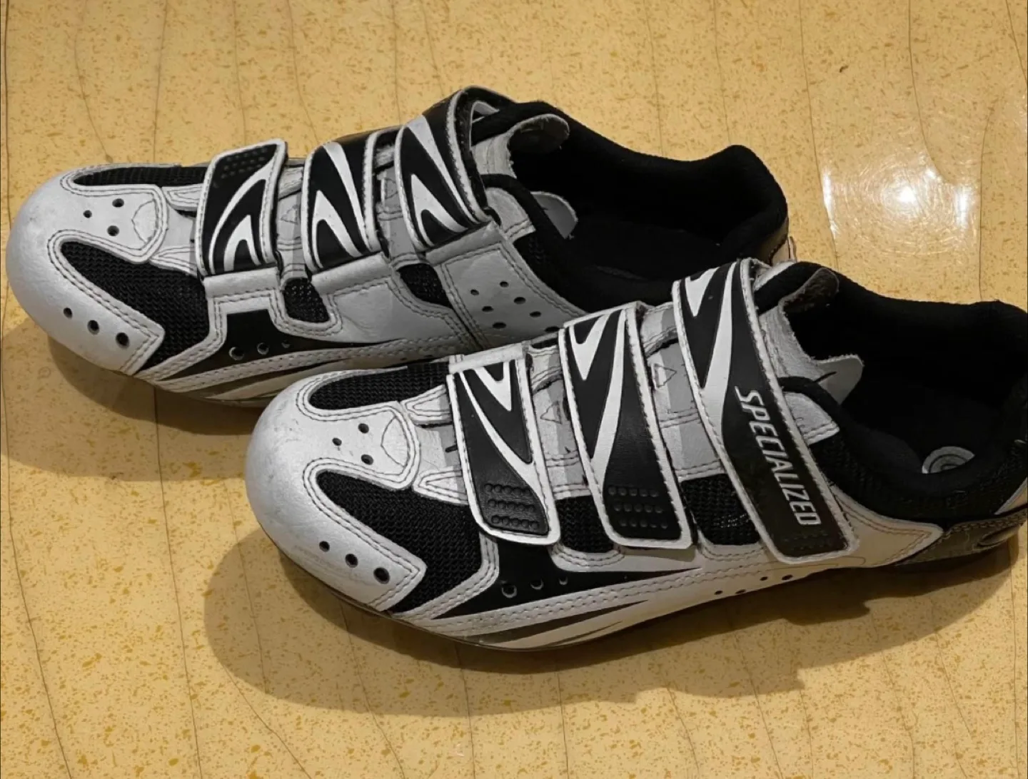 Specialized Cycling Wimen’s Shoes - Size 40 image indicator(2)