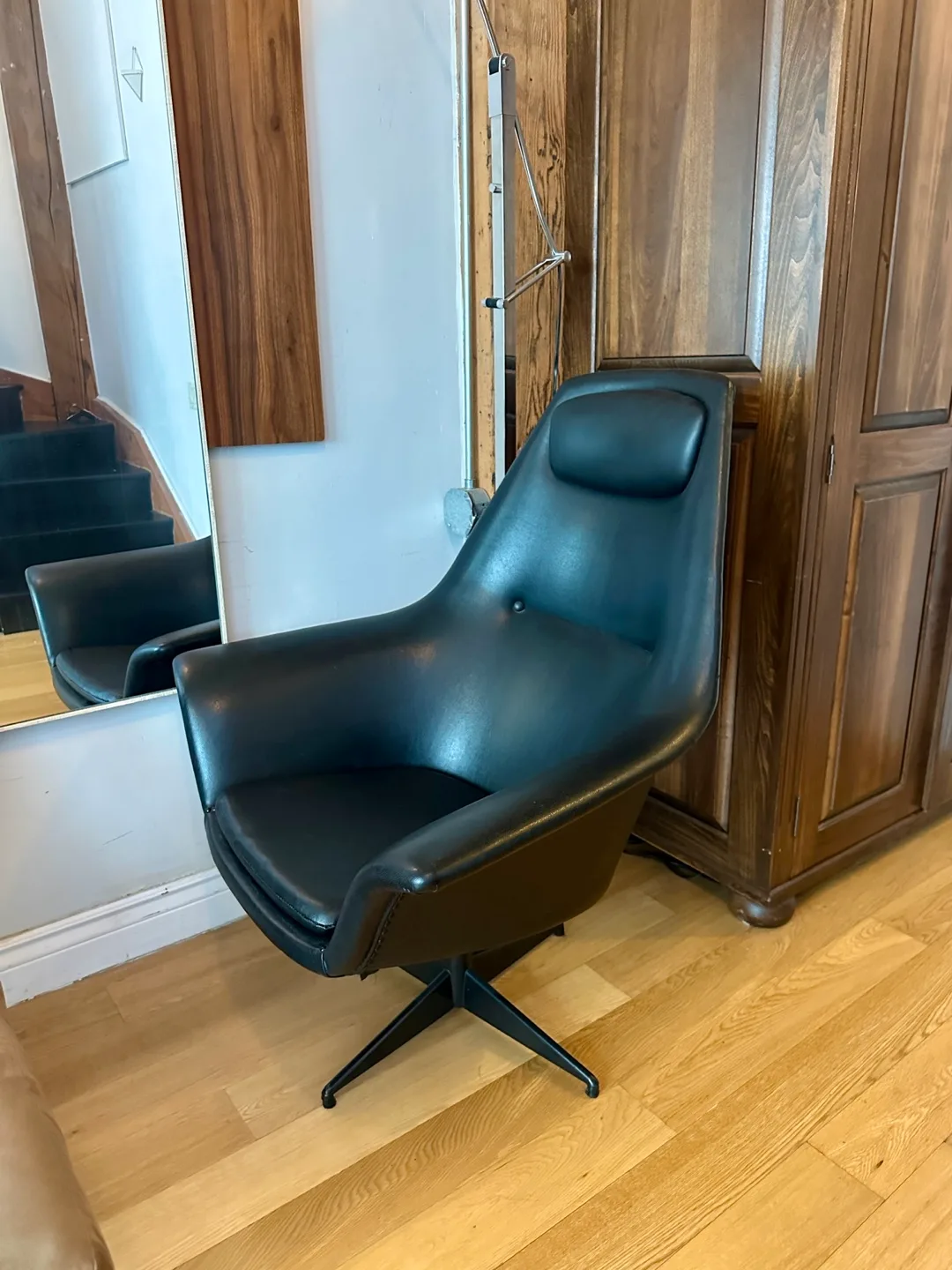 VINTAGE MCM JAMES BOND 007 LOUNGE ARM CHAIR RETRO LOUNGER thumbnail