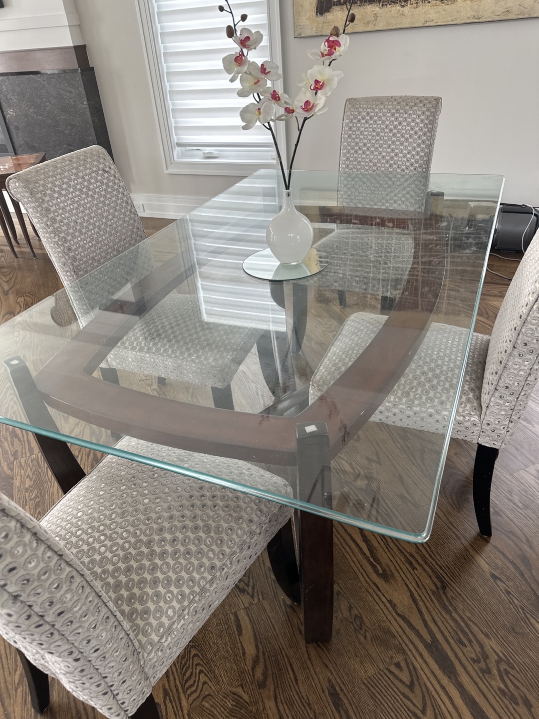 Table with 4 chairs