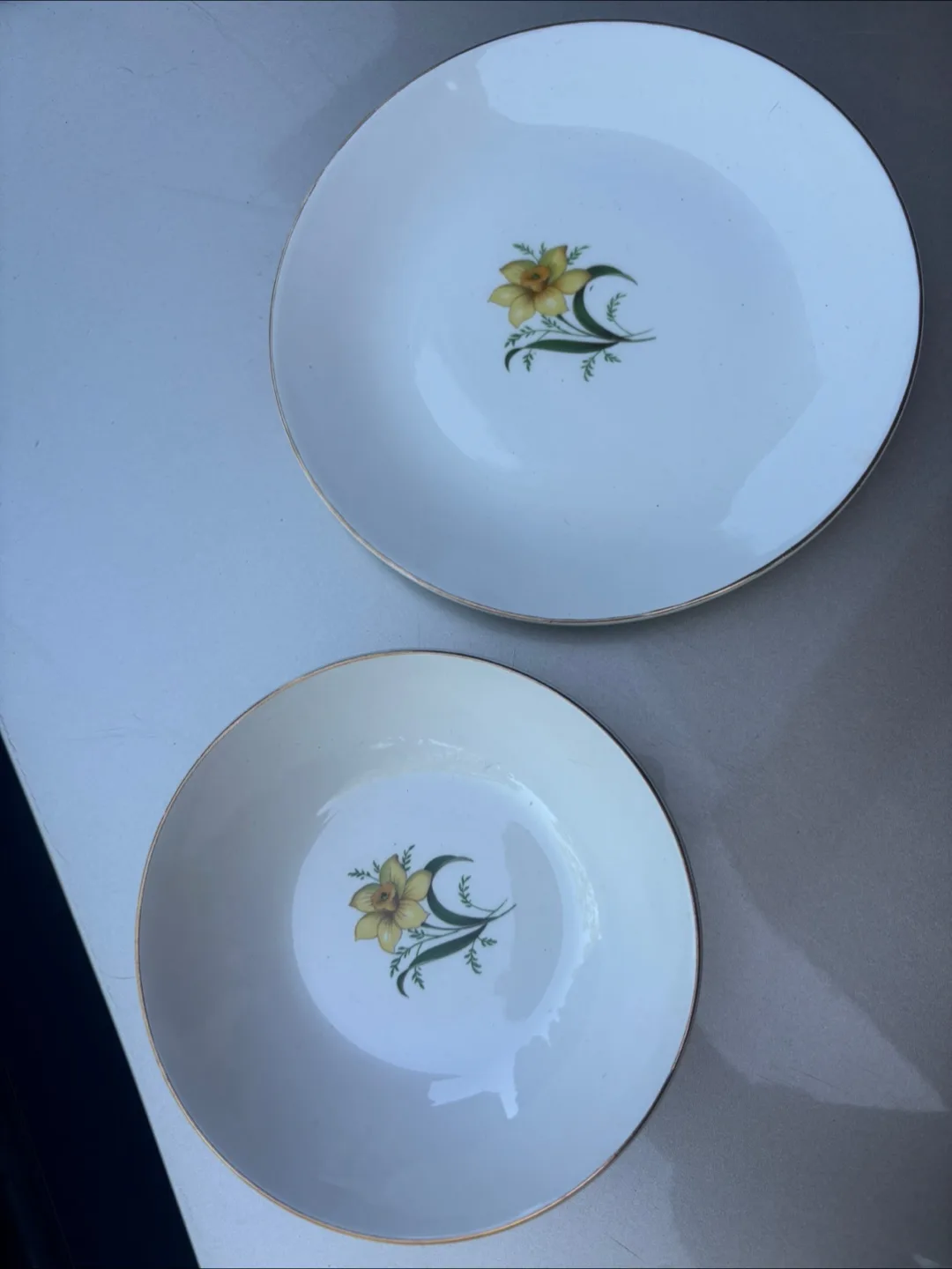 Vintage Daffodil Patterned Plates and Bowls Set image indicator(5)