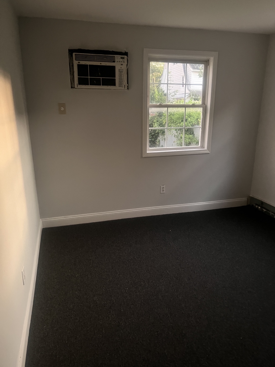Room for rent in rosedale - photo 4