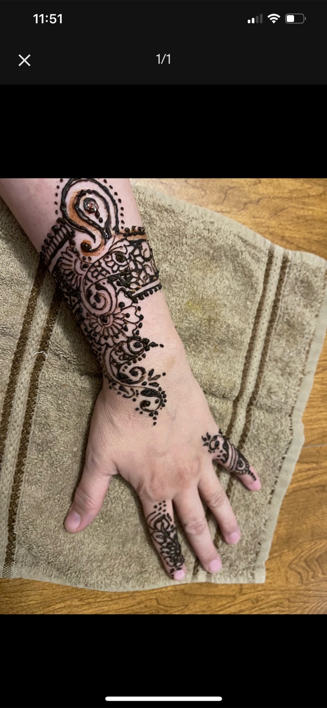 🇨🇦 henna artist is available in ne Calgary